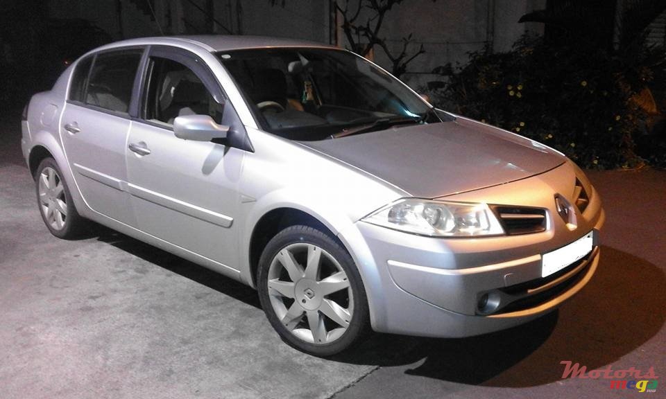 2009' Renault Megane photo #1