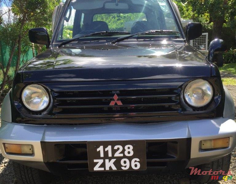 1996' Mitsubishi Pajero Junior ZR-II photo #2
