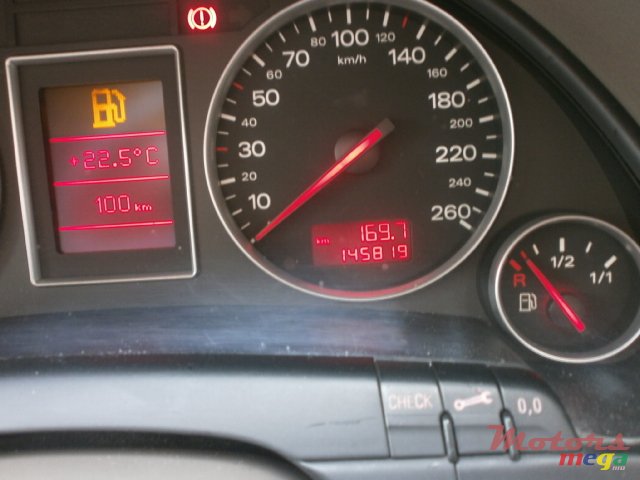 2010' Audi A4 photo #5