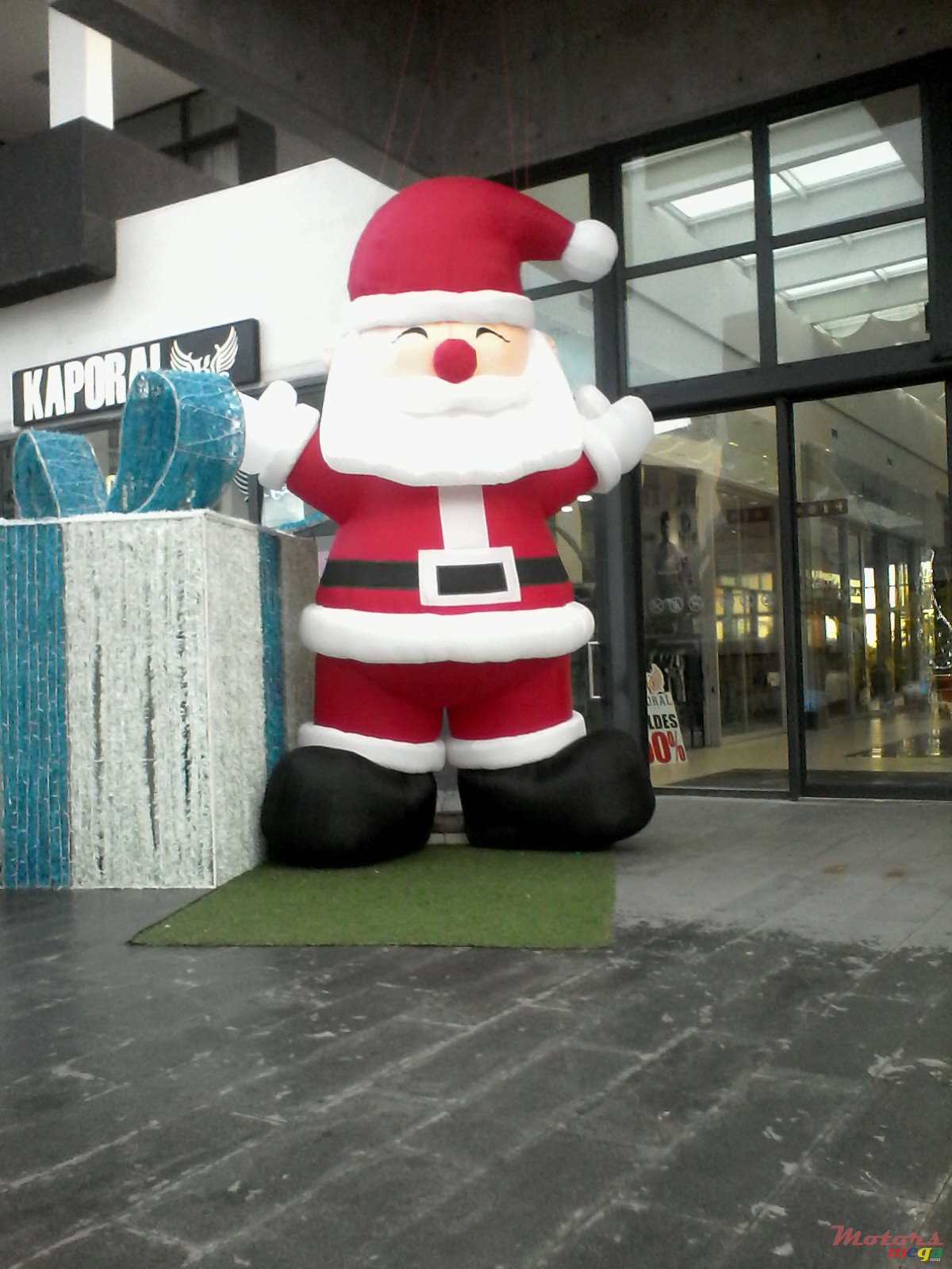 2007' Toyota Vitz photo #2