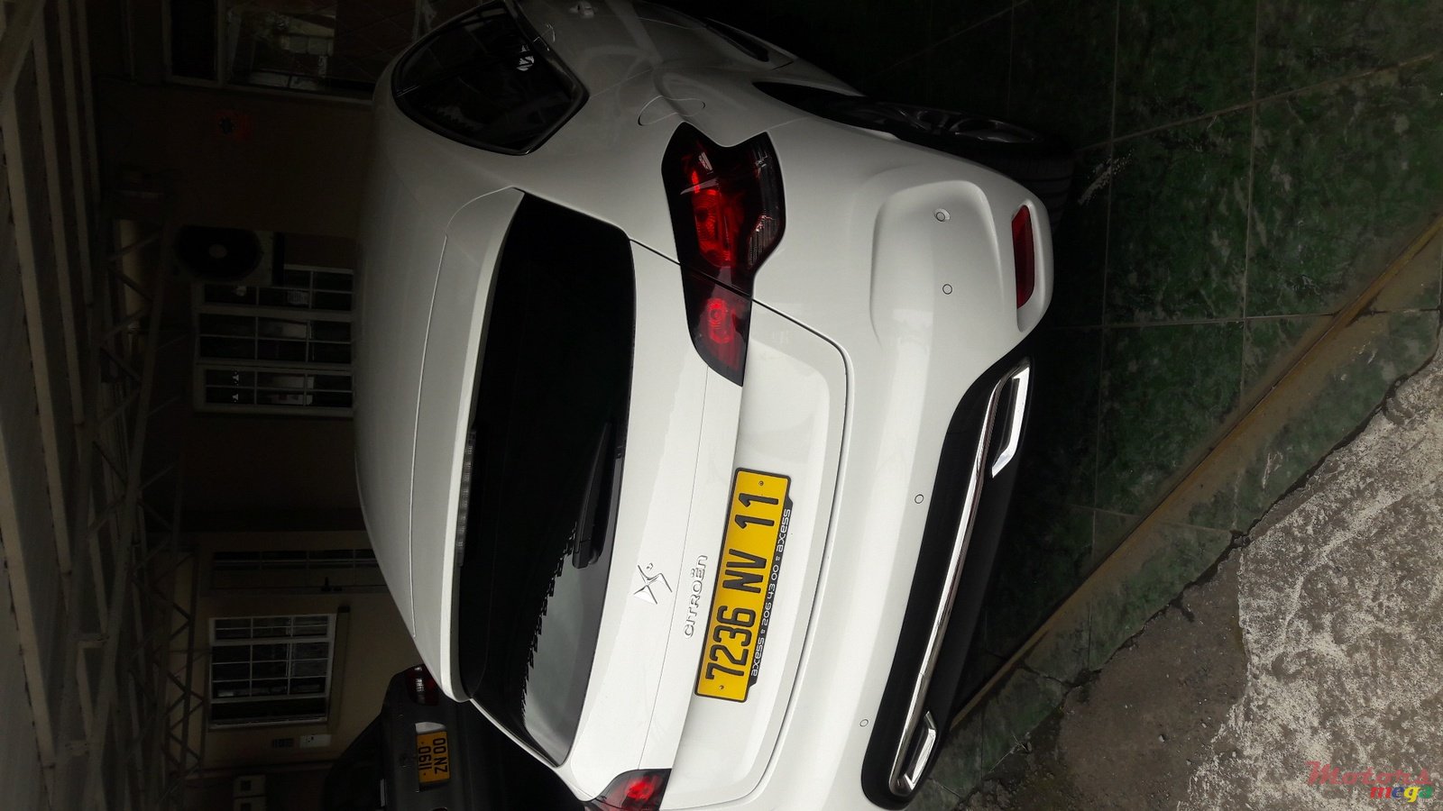 2011' Citroen DS4 200THP photo #2