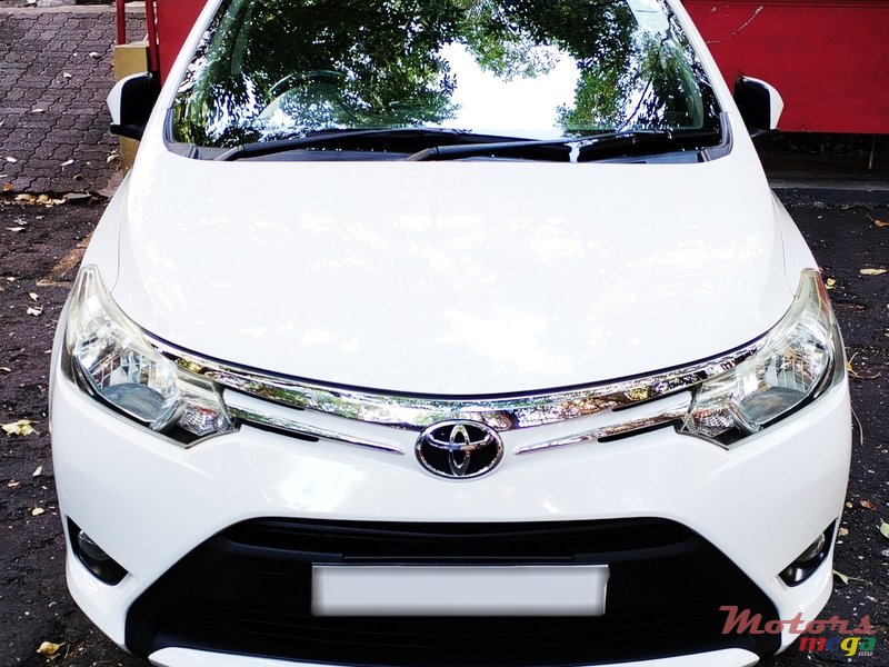 2017' Toyota Yaris photo #6