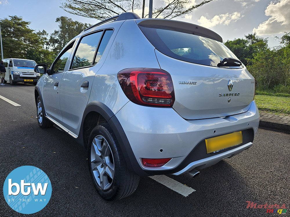 2018' Renault Sandero StepWay photo #2