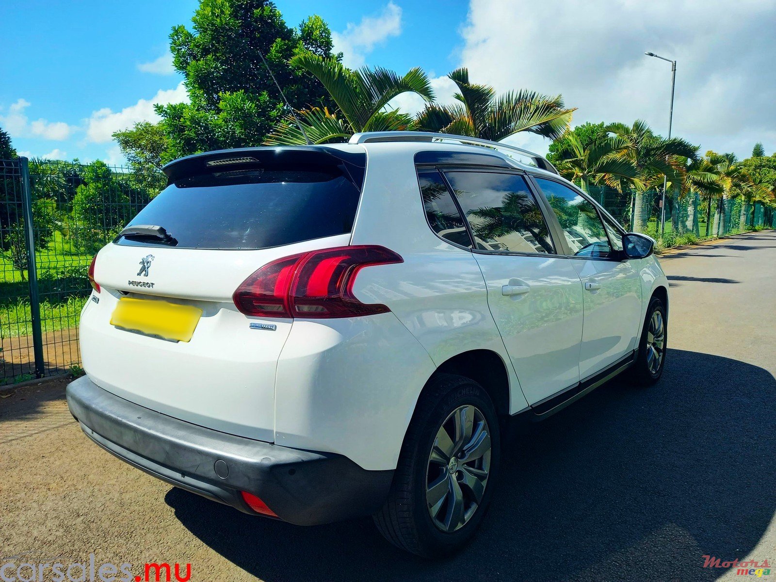 2017' Peugeot 2008 1.2T Puretech photo #4