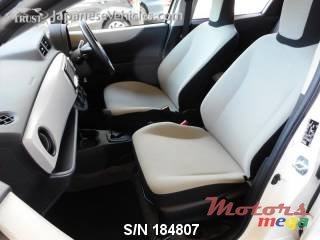 2013' Toyota Vitz photo #5