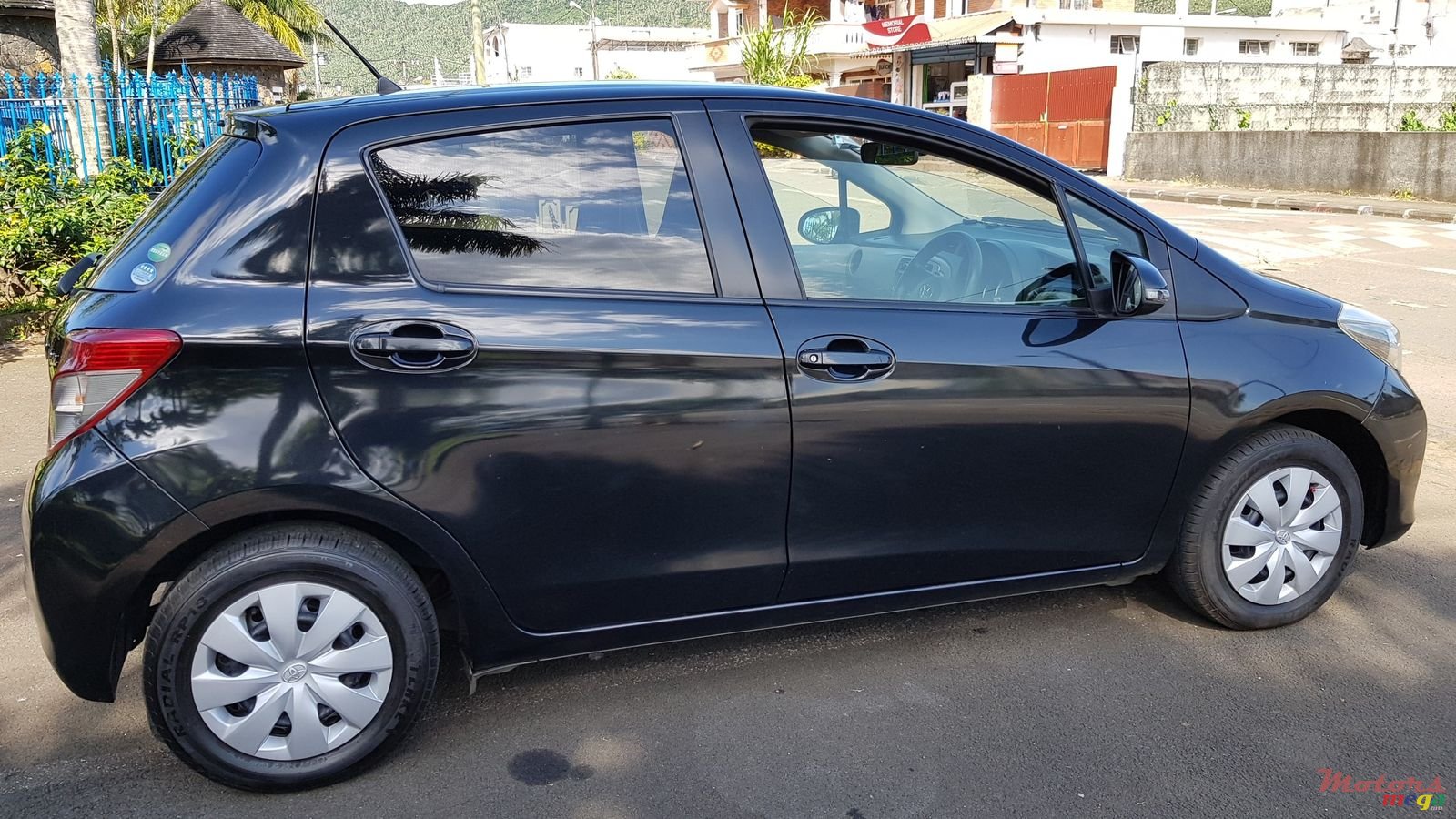 2012' Toyota Vitz photo #4