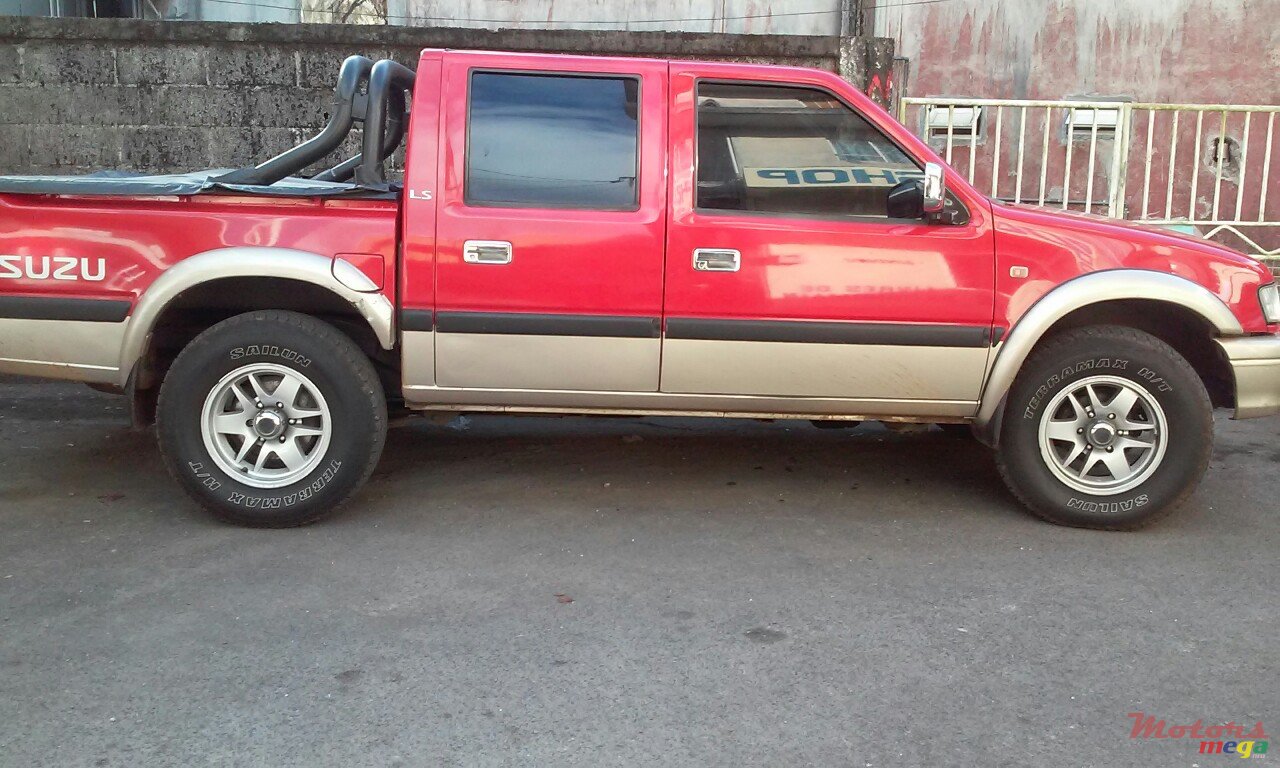 2001' Isuzu i-280 photo #1