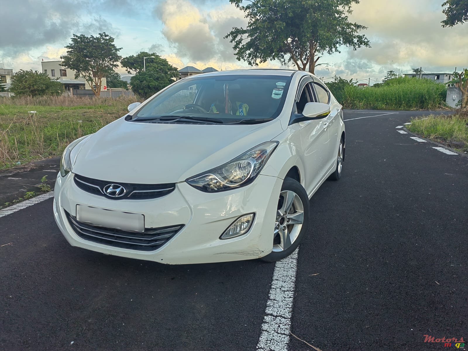 2012' Hyundai Elantra photo #1