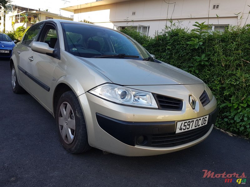 2006' Renault Megane photo #1