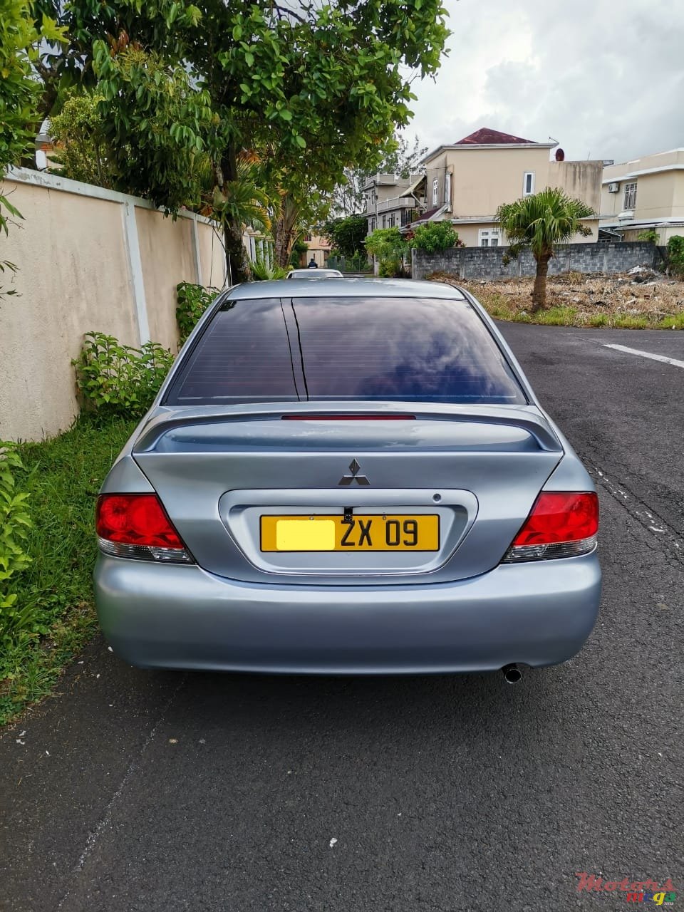 2009' Mitsubishi Lancer GLX photo #3