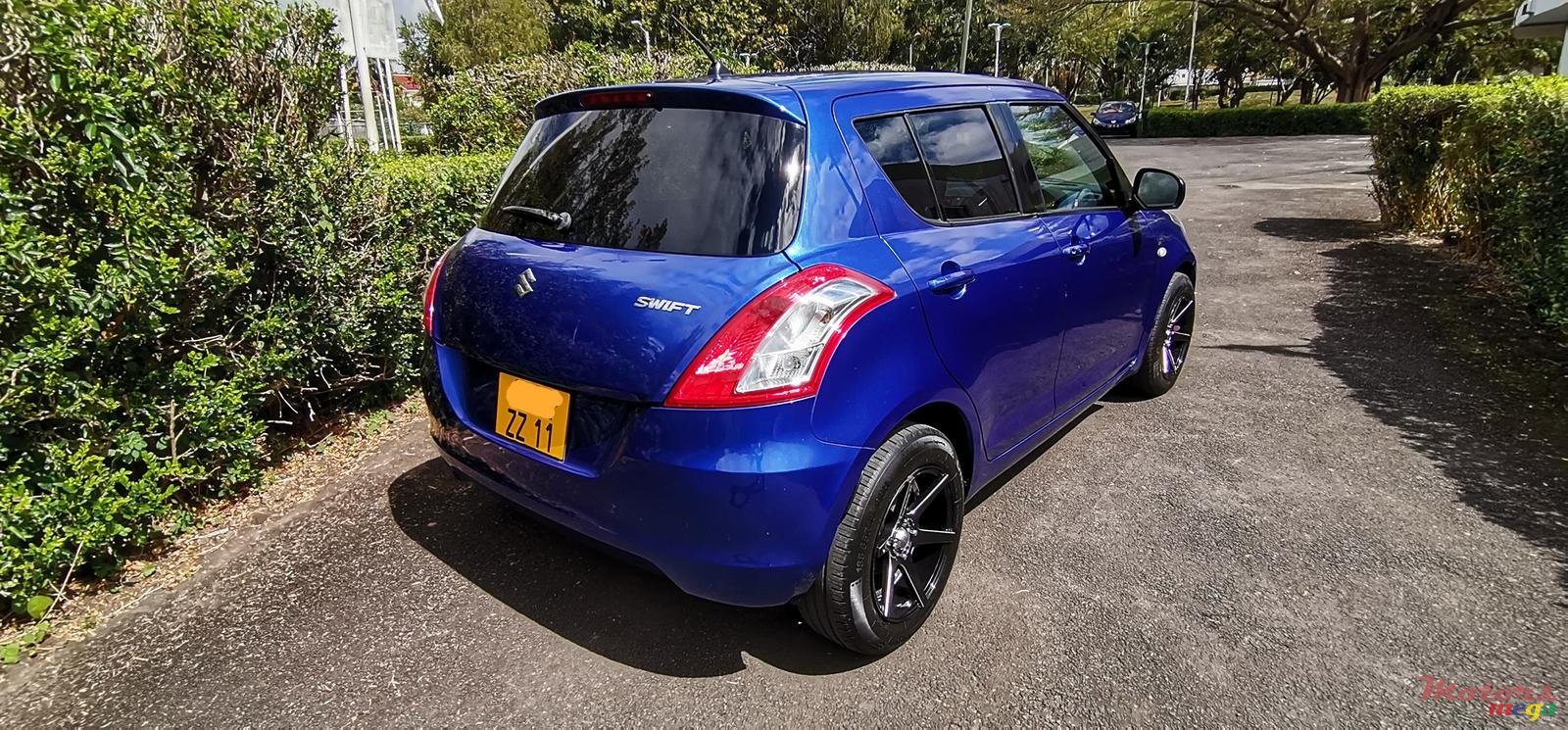 2011' Suzuki Swift photo #4