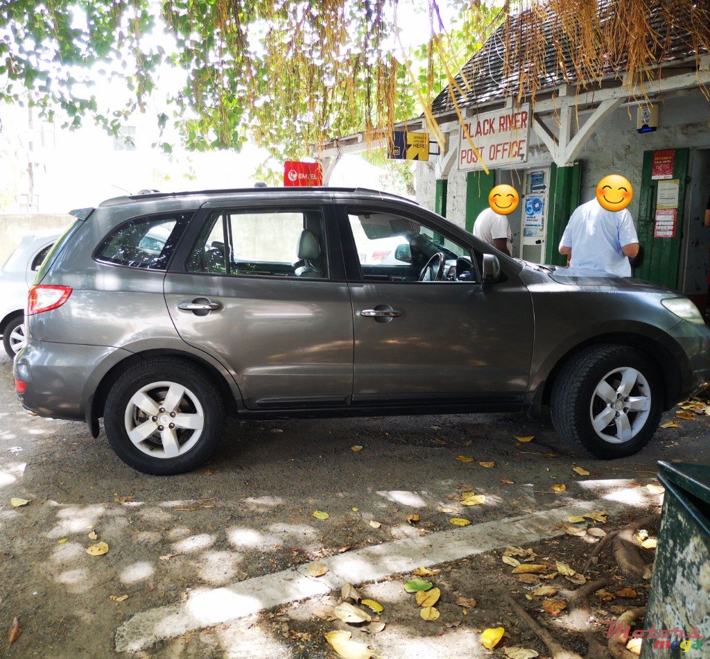 2008' Hyundai Santa Fe photo #1