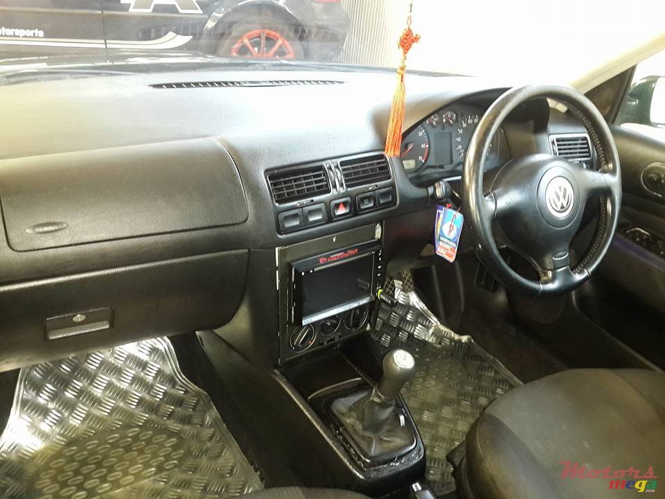 2001' Volkswagen Bora MK4 photo #2