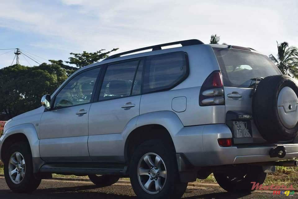 2006' Toyota Land Cruiser Prado photo #3