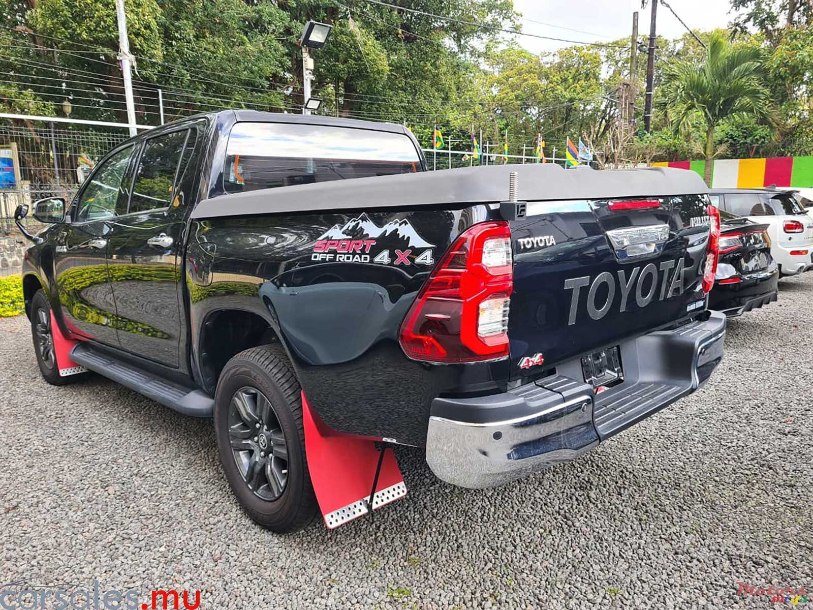 2022' Toyota Hilux Z 2.4 4x4 photo #3