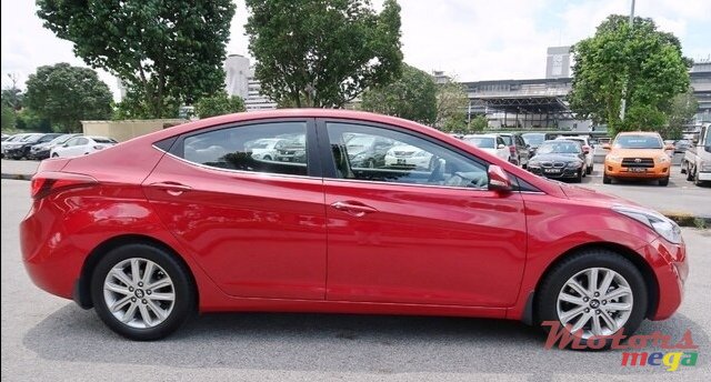 2013' Hyundai Elantra photo #4
