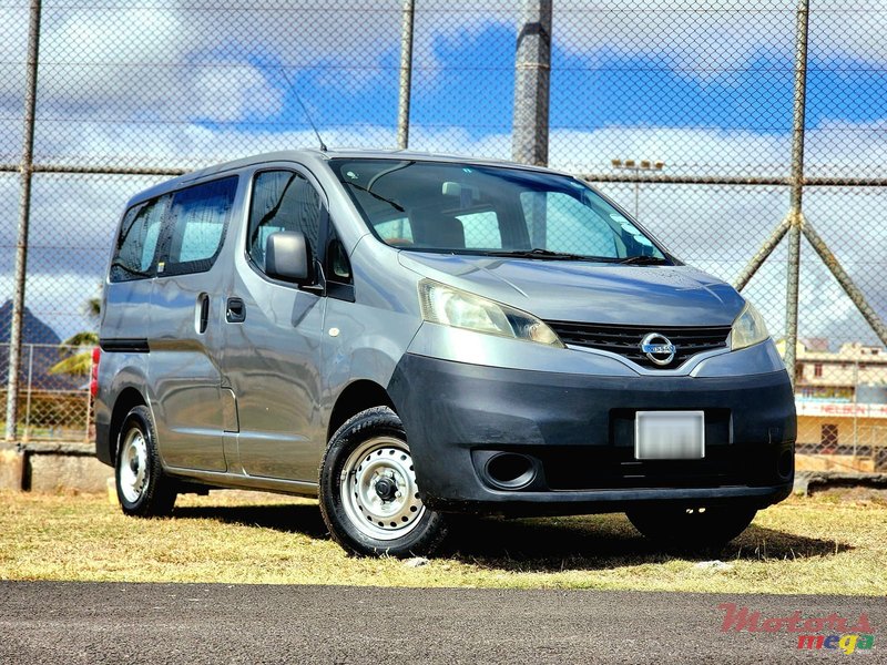 2009' Nissan NV200 photo #2