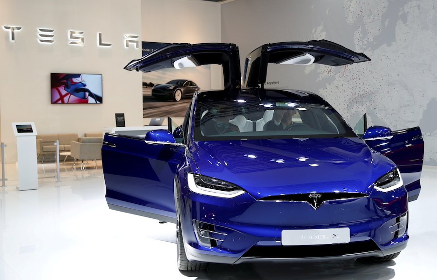 Tesla recalls 675 000 vehicles