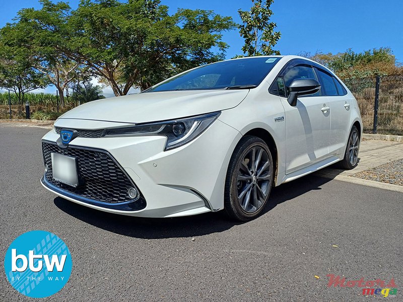 2020' Toyota Corolla photo #2