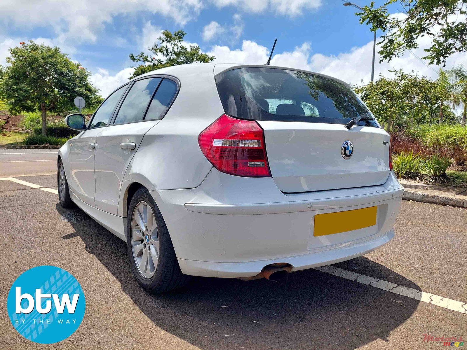 2011' BMW 1 Series photo #3