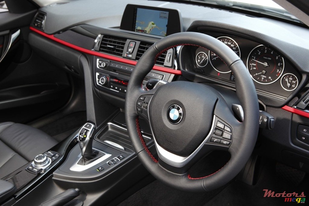 2012' BMW 320 photo #1