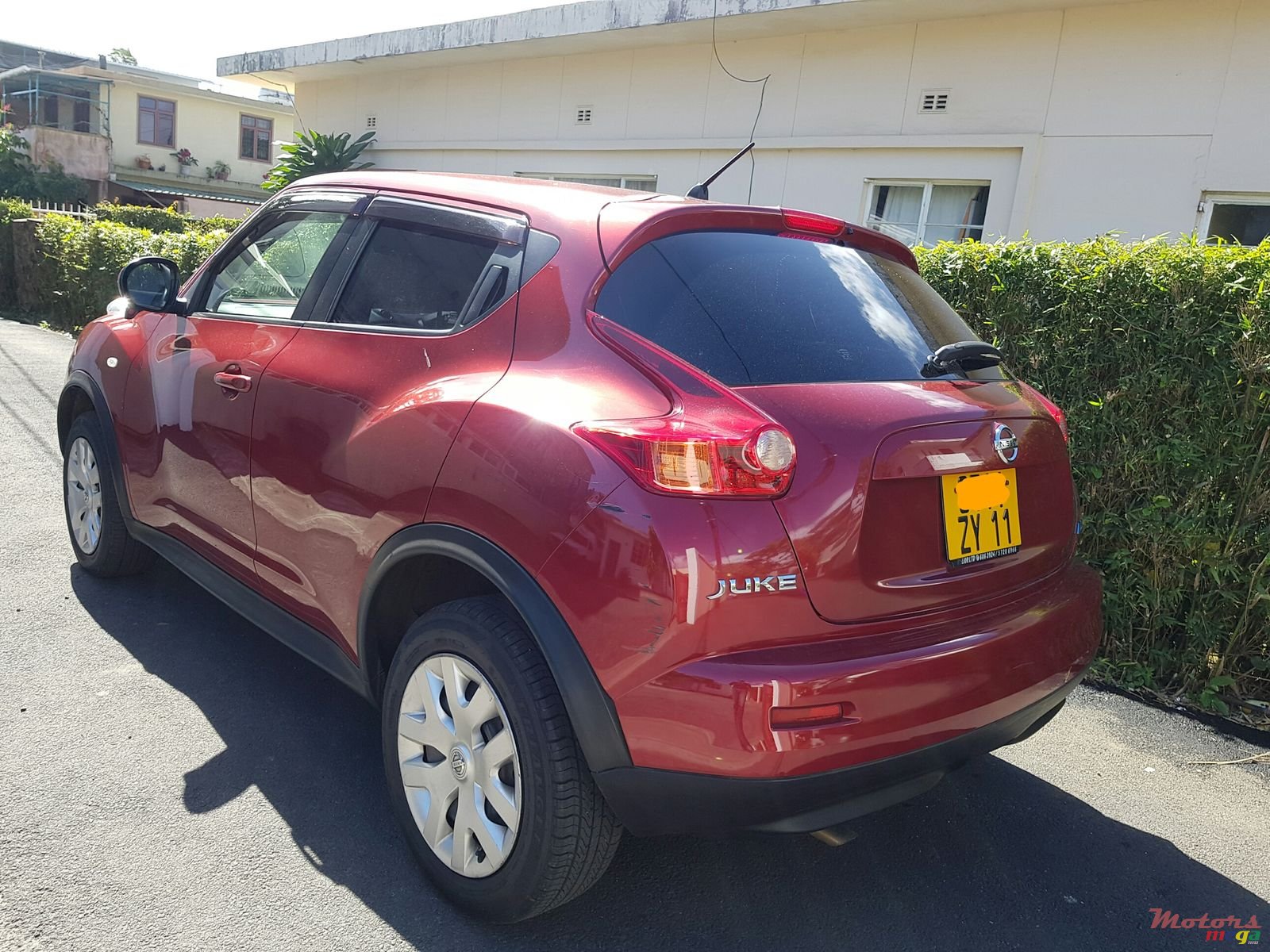 2011' Nissan Juke Automatic photo #4