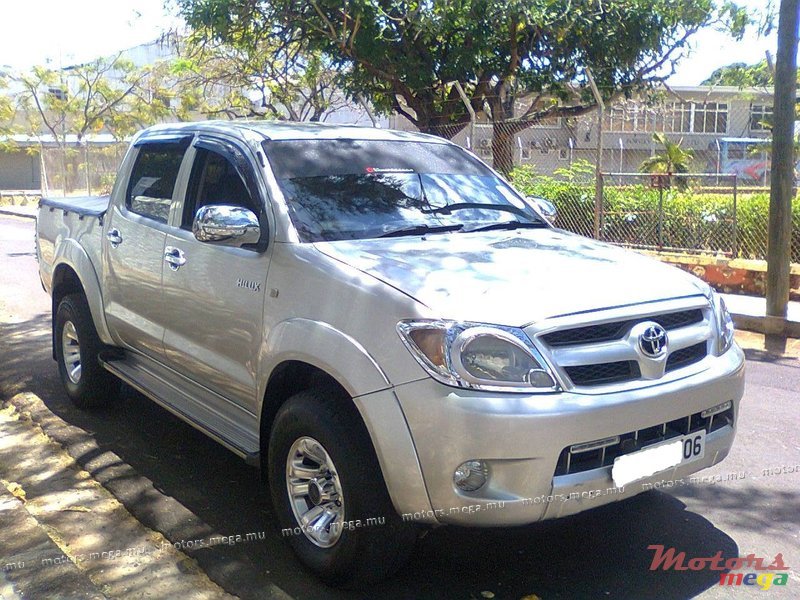 2006' Toyota Hilux photo #1
