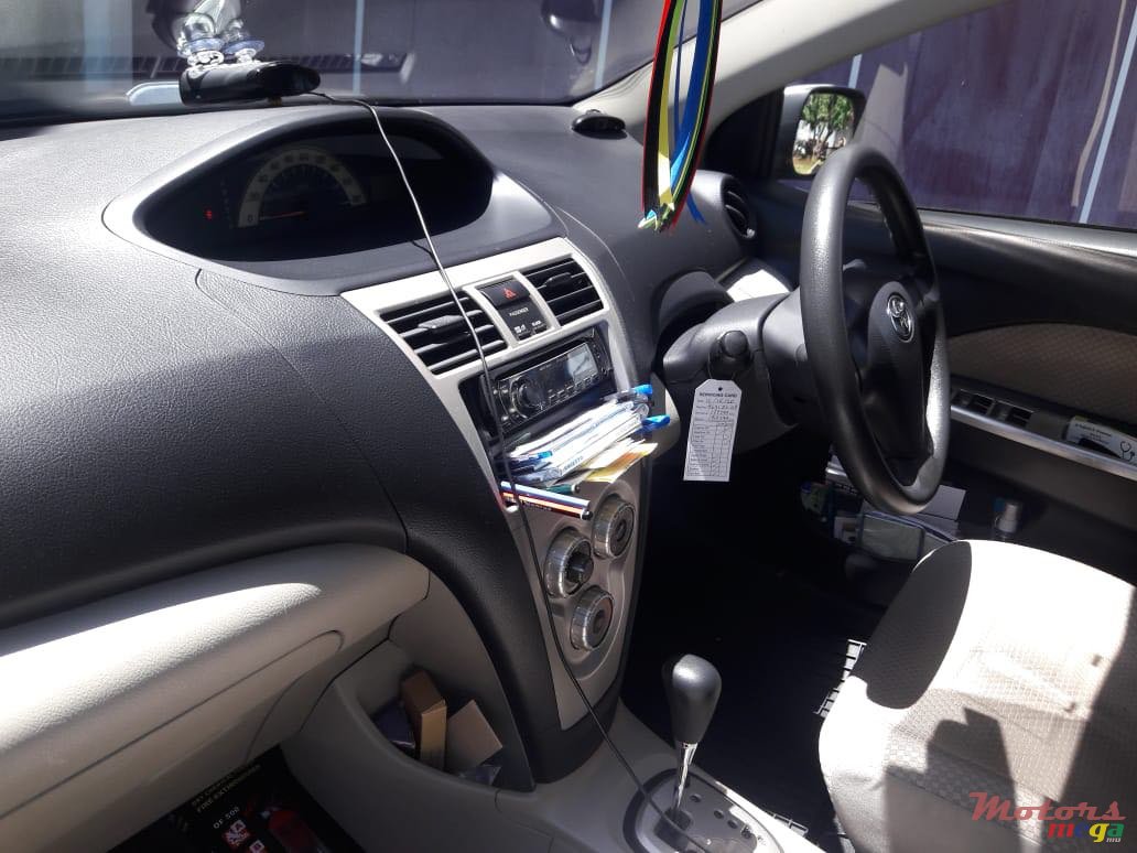 2007' Toyota Belta saloon photo #6