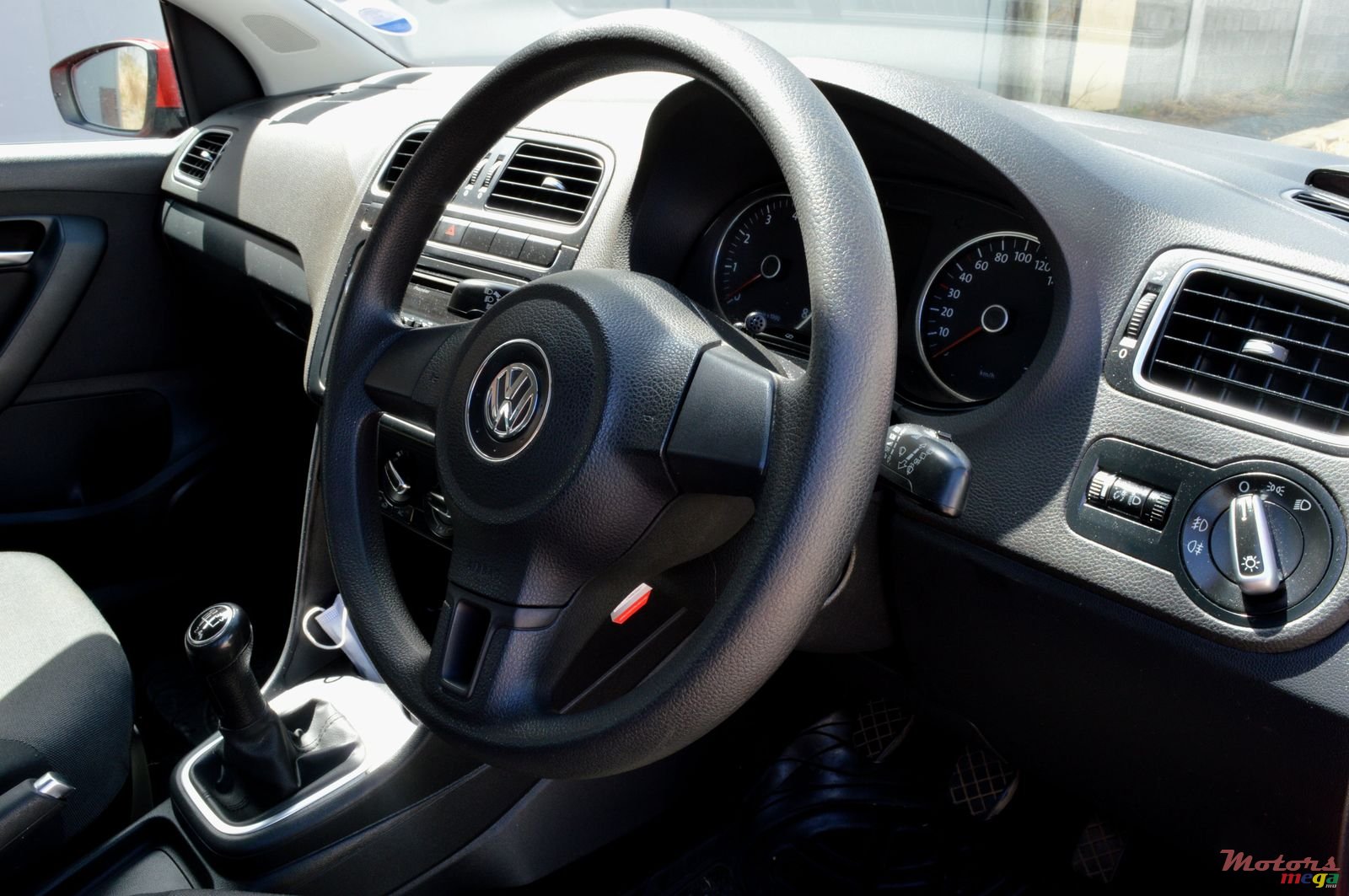 2012' Volkswagen Polo photo #4