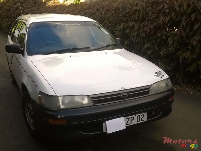 2002' Toyota Corolla spoiler..CD player etc photo #1