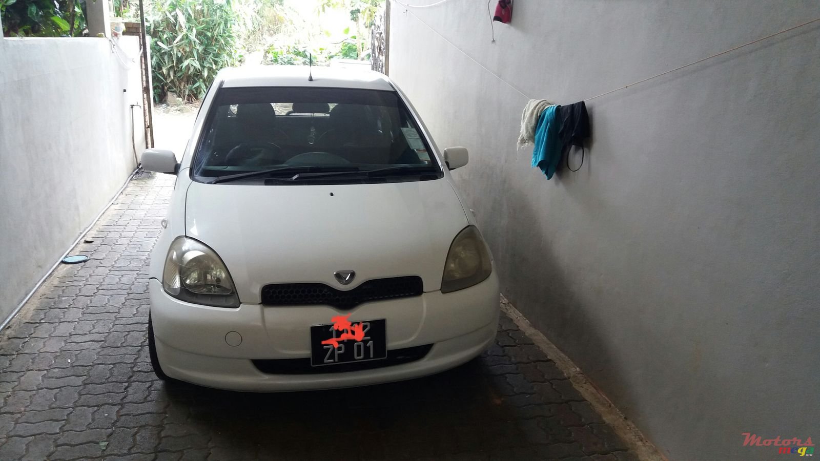 2001' Toyota Vitz photo #1