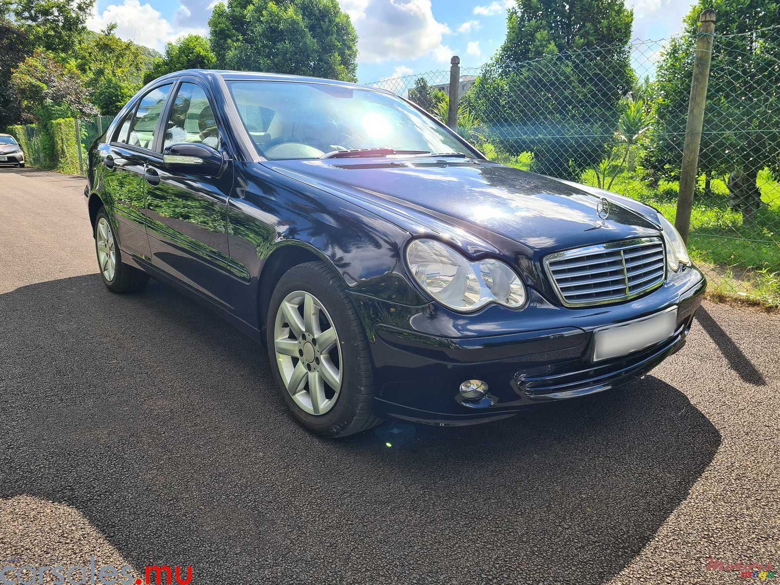 2005' Mercedes-Benz C 180 Kompressor Classic photo #2