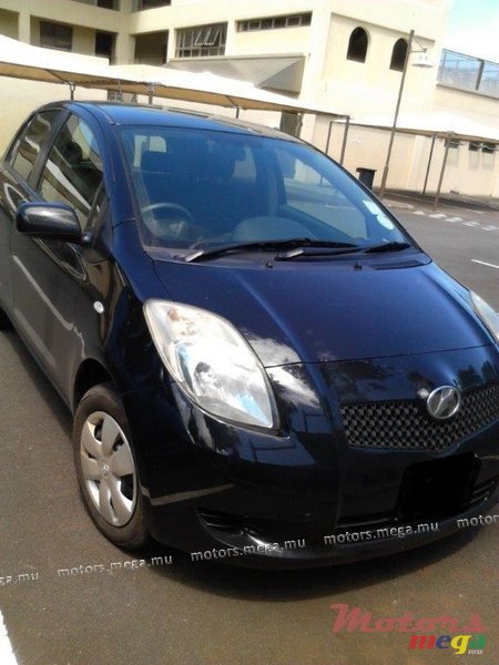 2007' Toyota Vitz photo #1