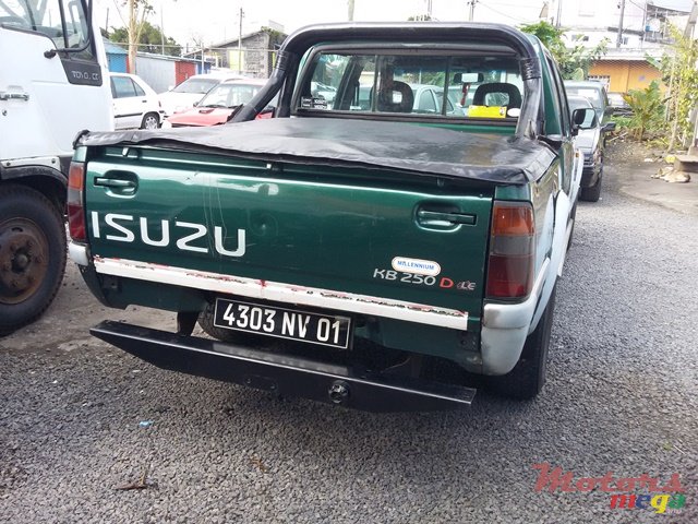 2001' Isuzu KB Series 250 photo #2