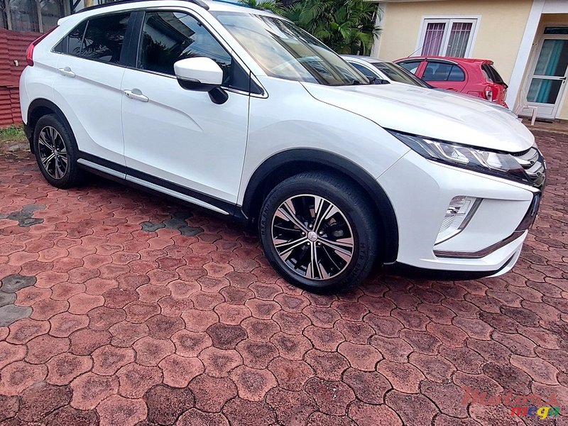 2019' Mitsubishi Eclipse Cross photo #2