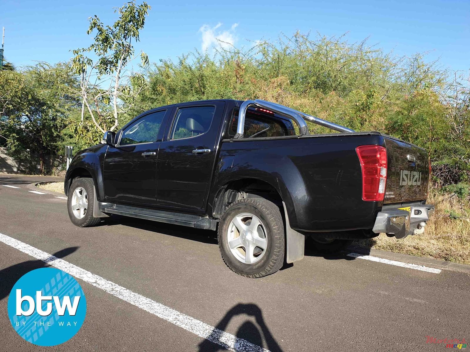 2015' Isuzu KB Series 300 2WD photo #2