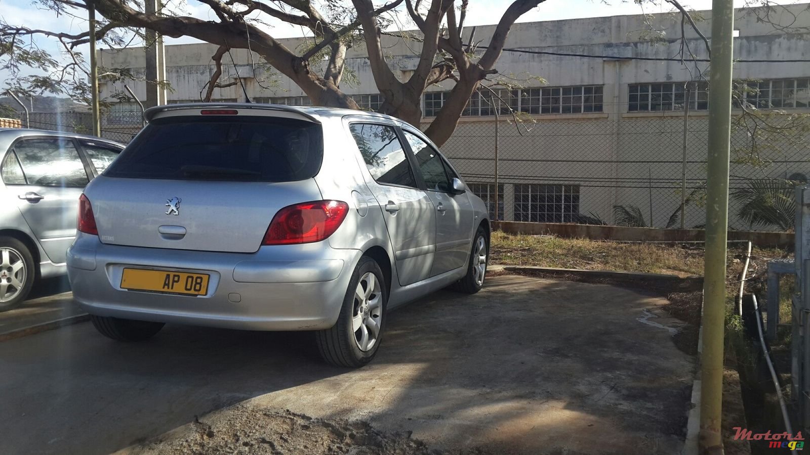 2008' Peugeot 307 Oxygo photo #2