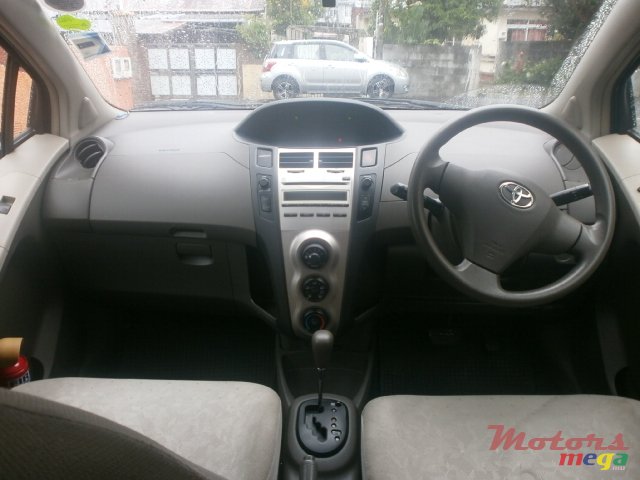 2008' Toyota Vitz photo #4