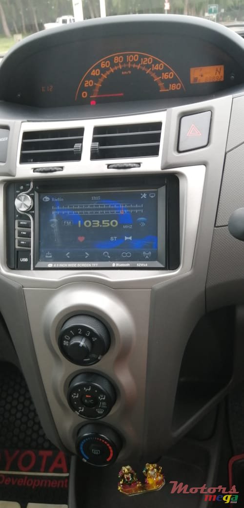 2010' Toyota Vitz photo #6