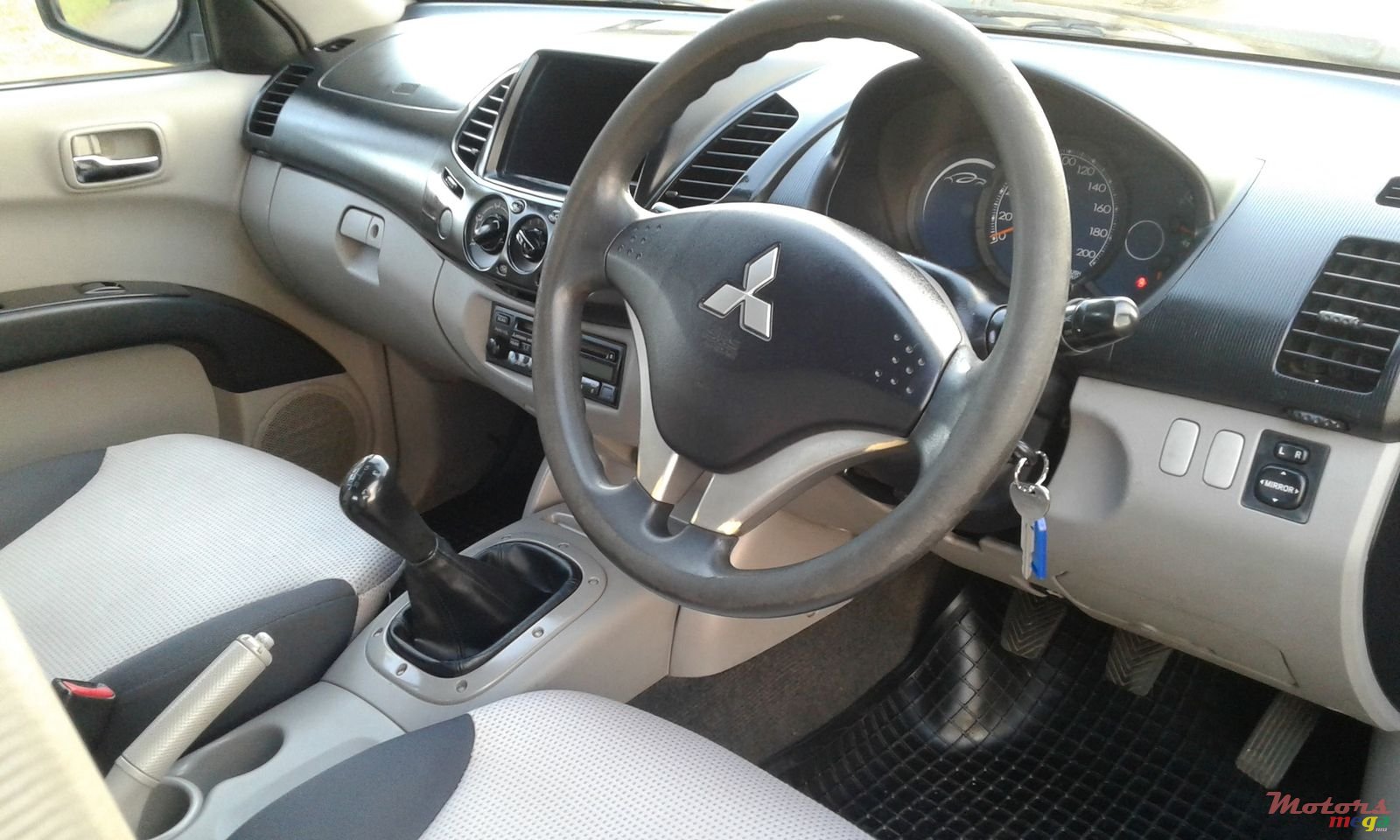 2008' Mitsubishi Sportero photo #5