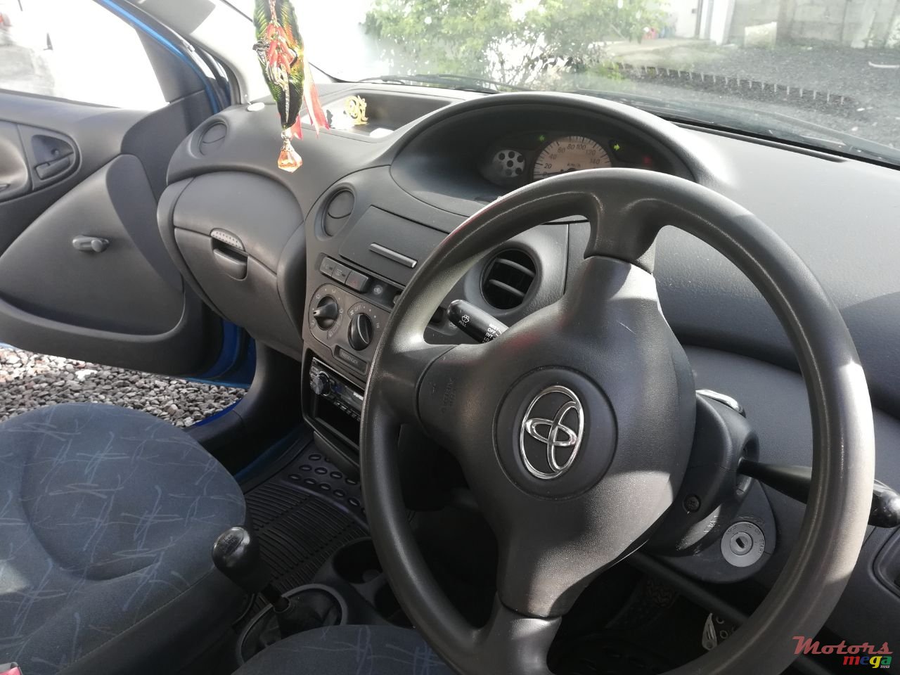 2004' Toyota Vitz photo #5