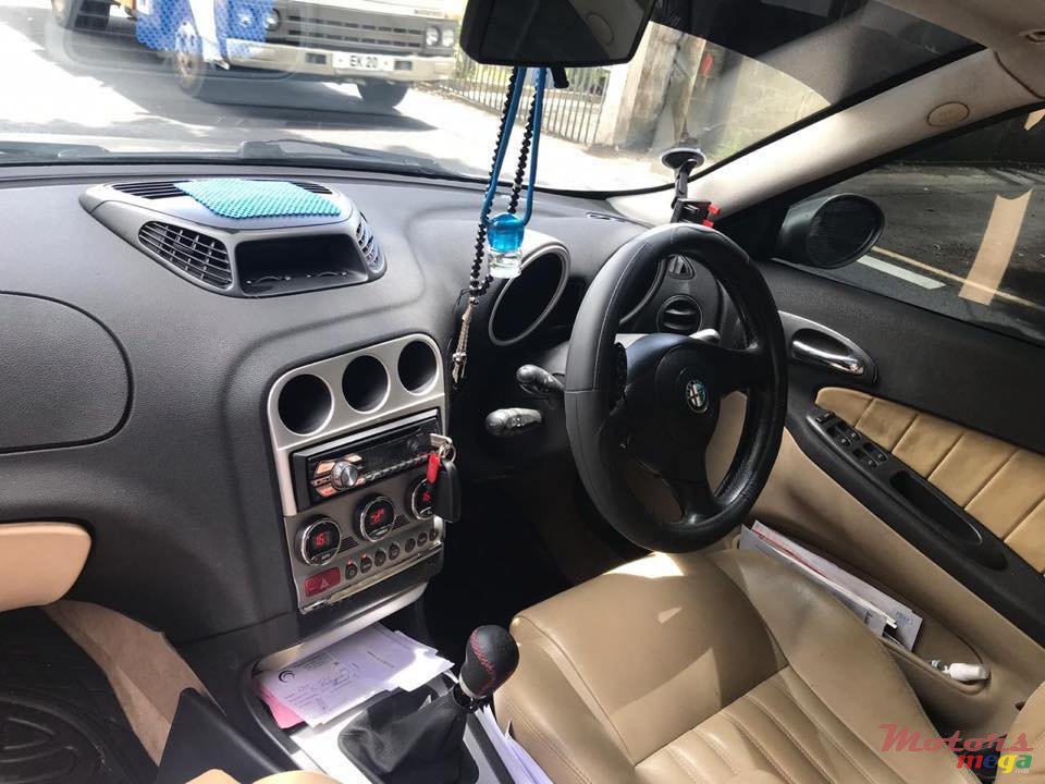 2005' Alfa Romeo 156 photo #5