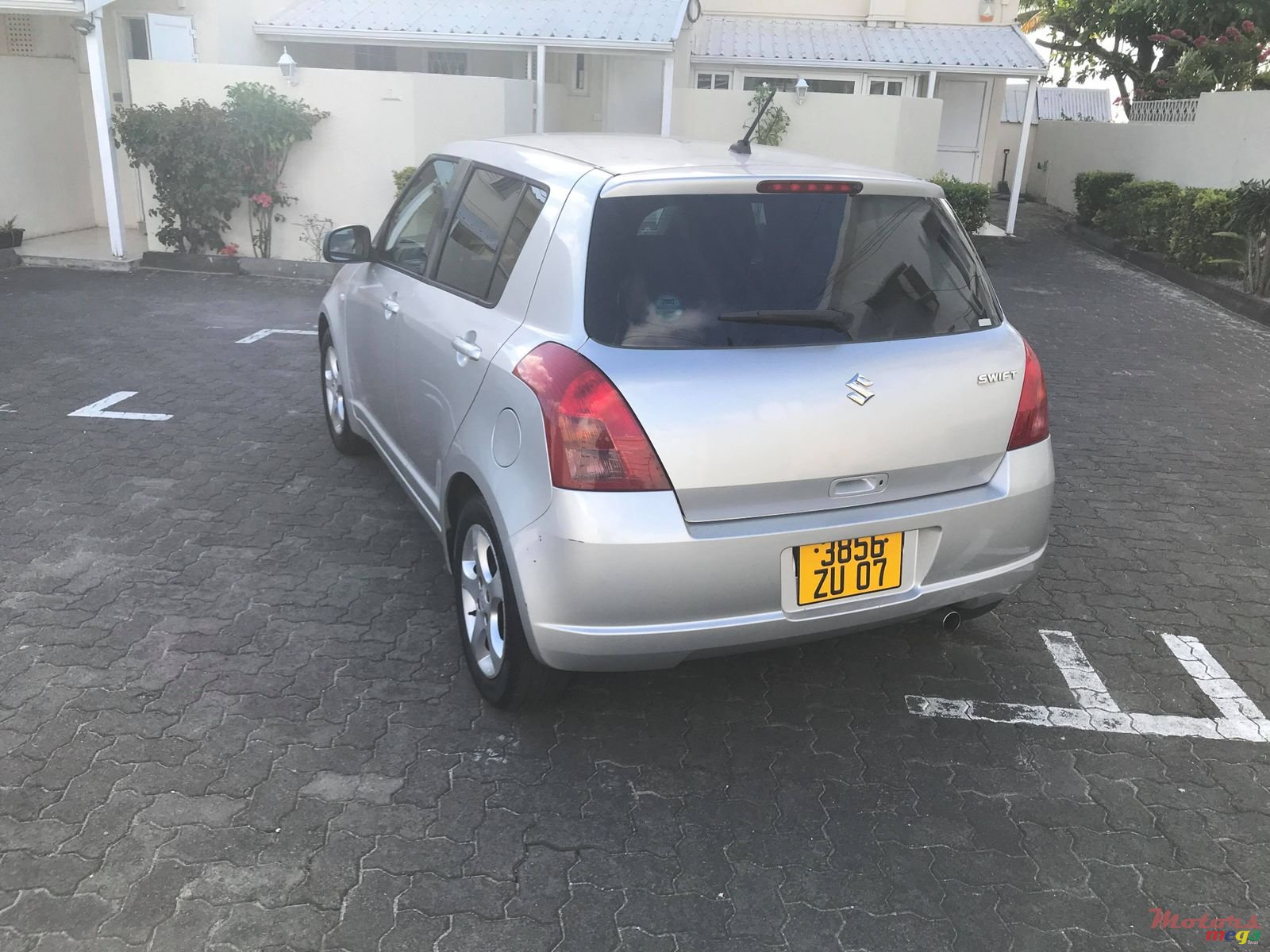 2007' Suzuki Swift photo #2