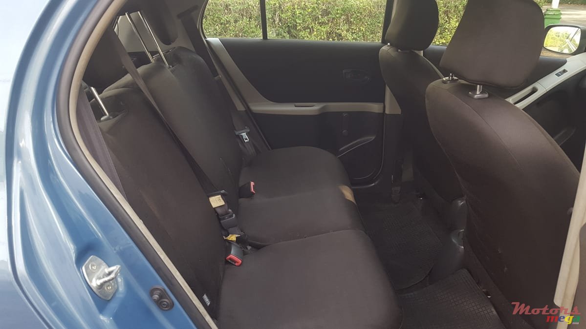 2008' Toyota Vitz photo #6