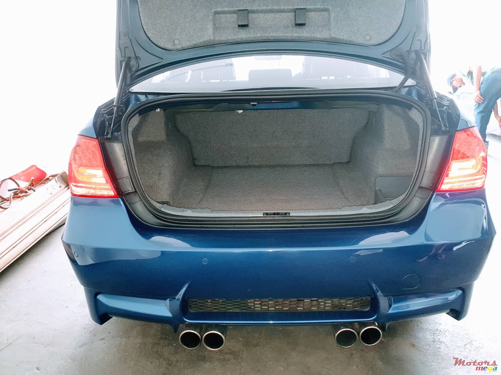 2010' BMW 318 photo #7