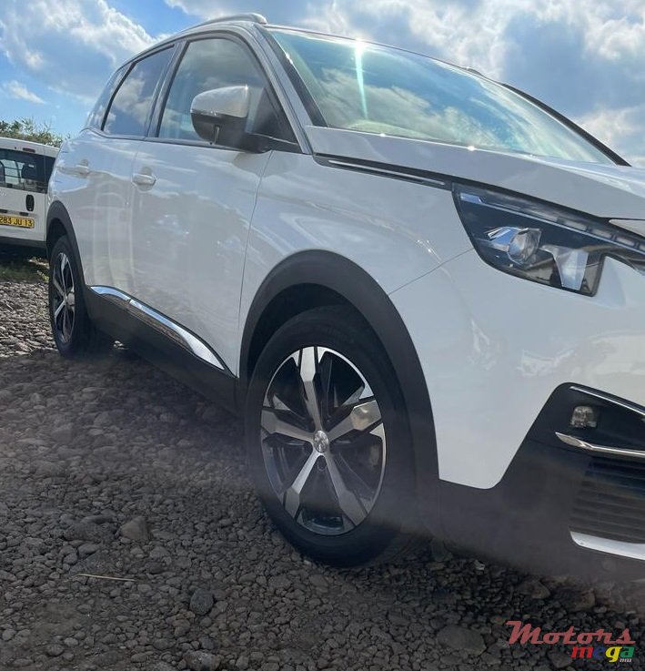 2019' Peugeot 3008 photo #2