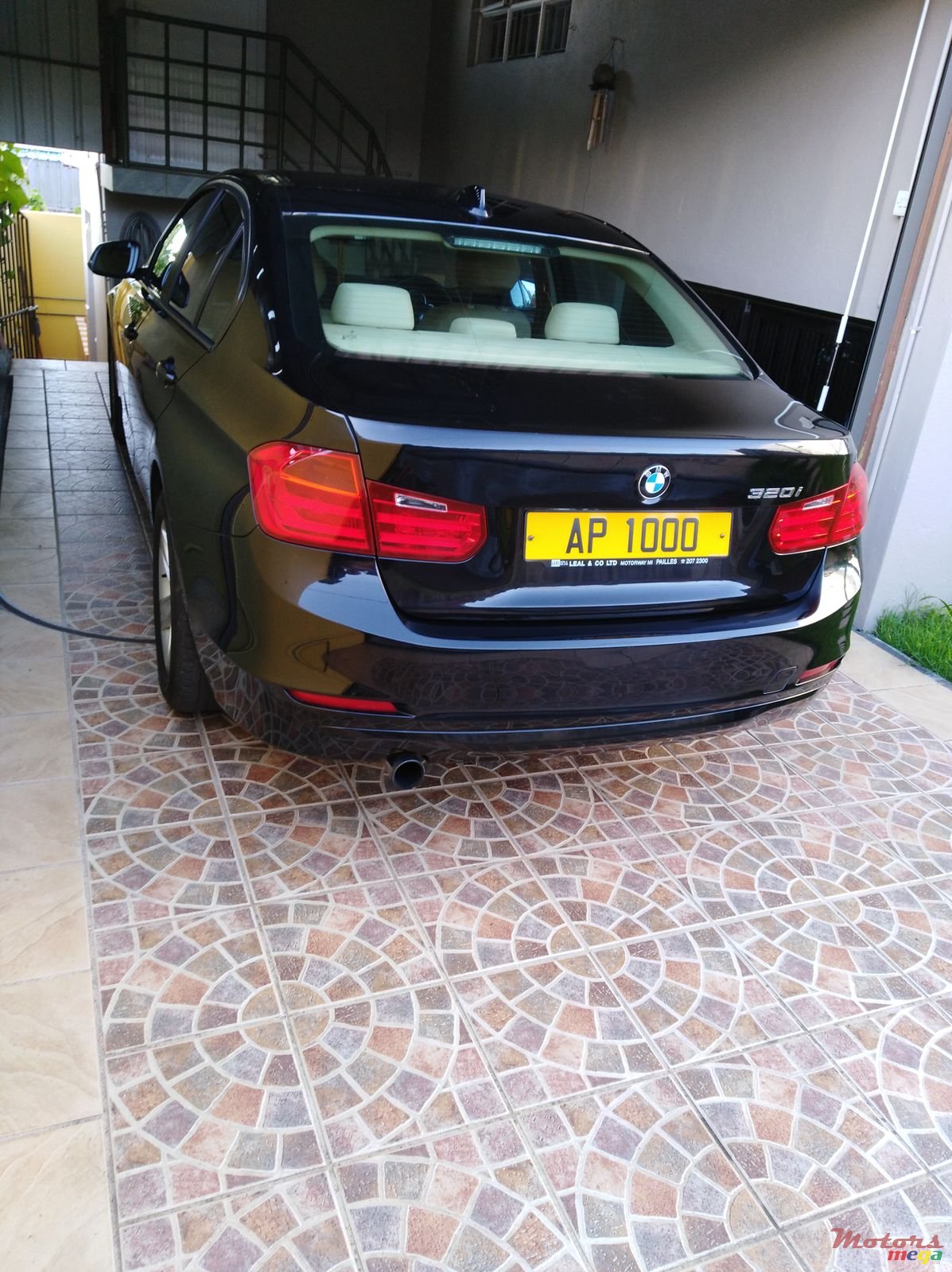 2012' BMW 3 Series Sedan photo #3