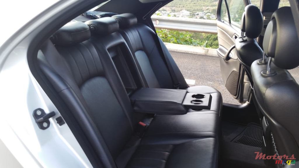 2004' Mercedes-Benz C-Class photo #6