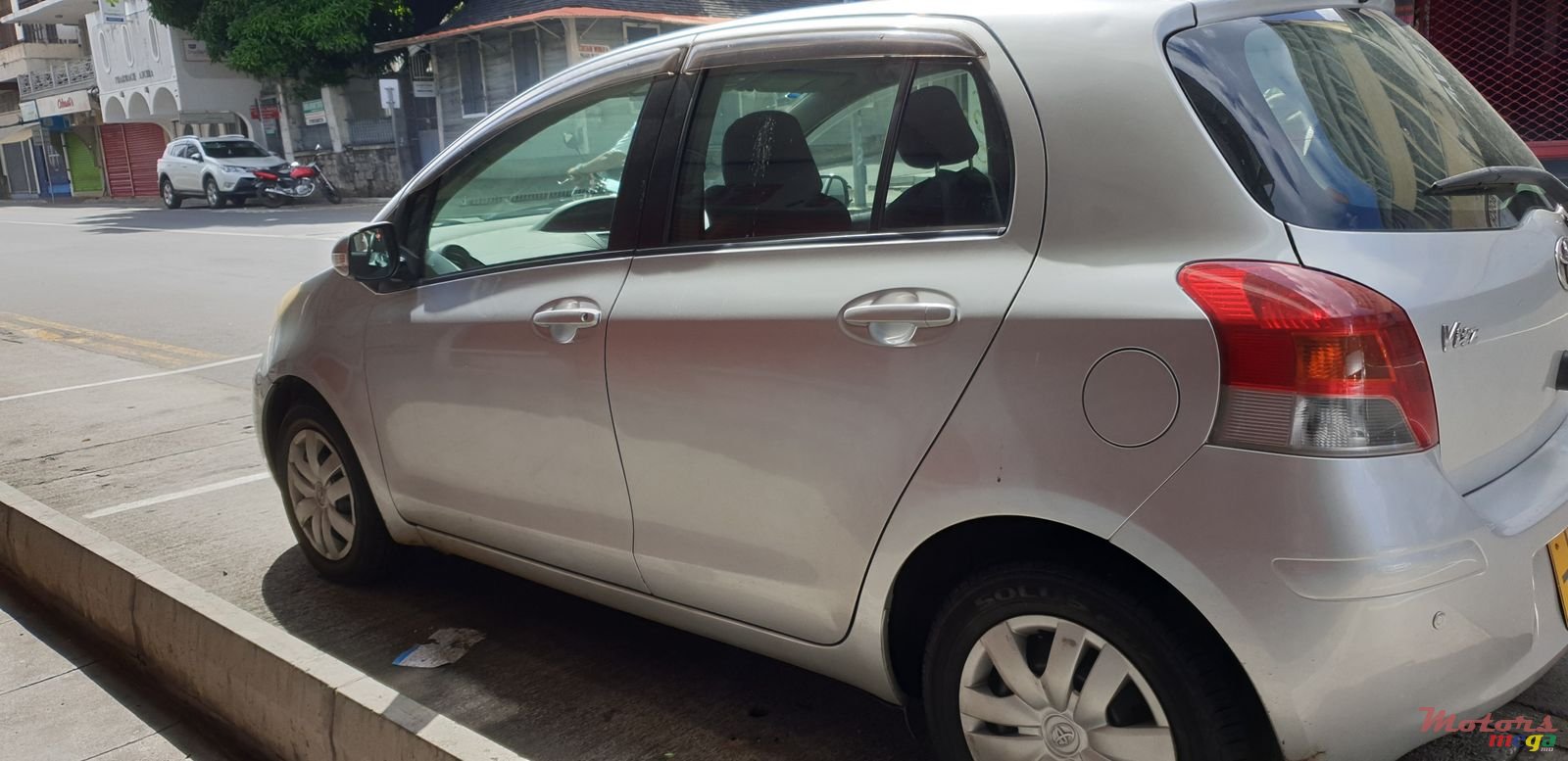 2009' Toyota Vitz photo #1