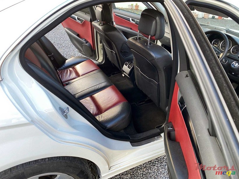 2010' Mercedes-Benz C180 1.6L Manual photo #4